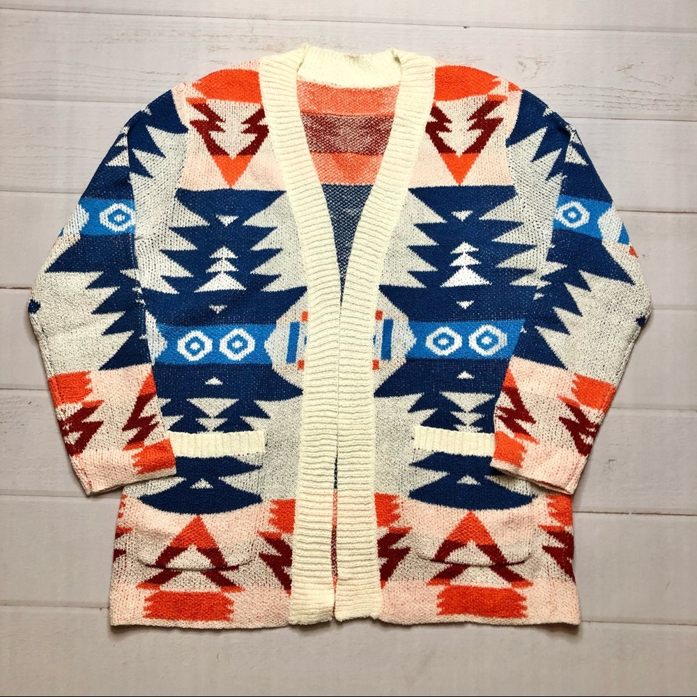 NWOT - Unbranded Women’s Aztec Design Cardigan